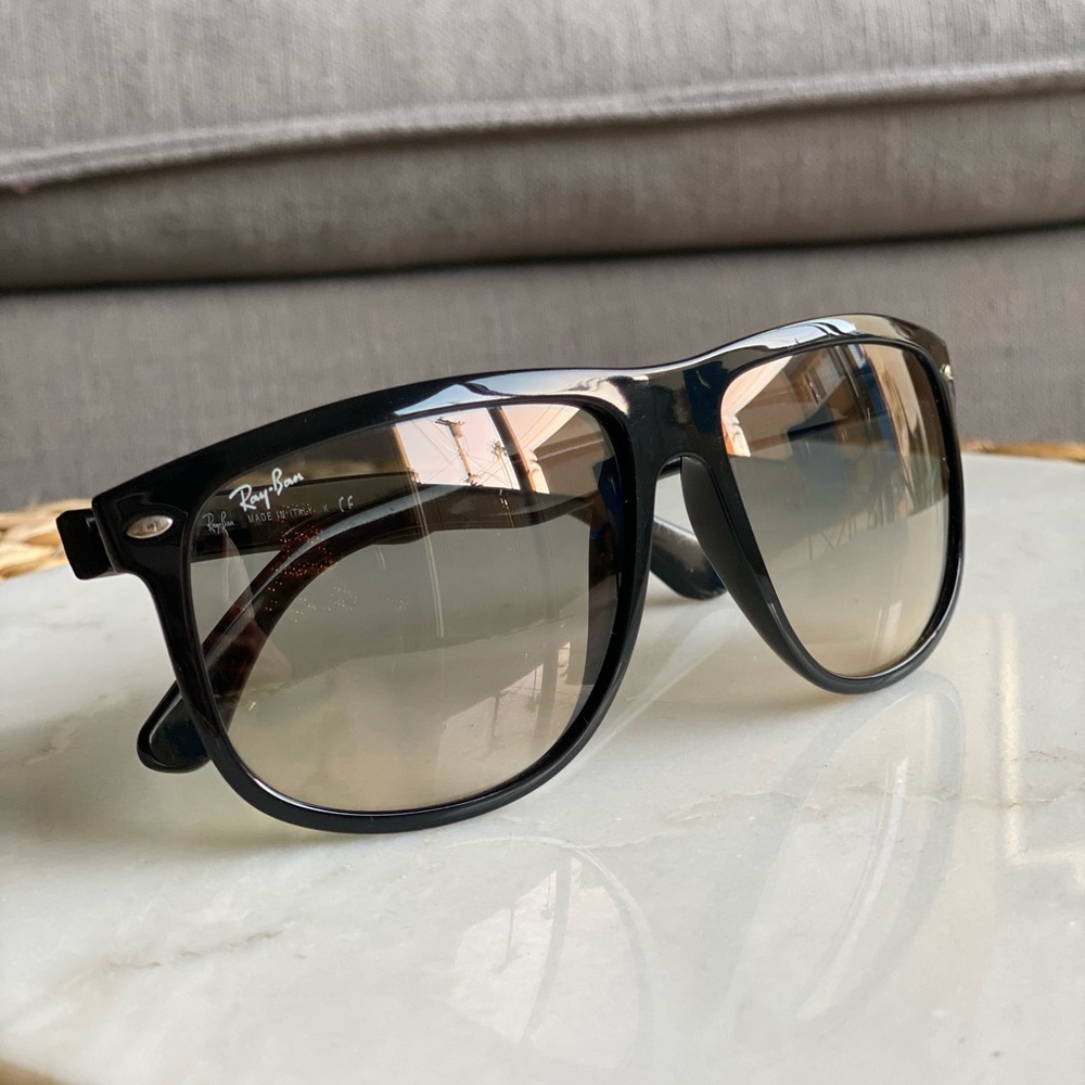 Ray-Ban® RB4147 sunglasses Gradient Lens - Black